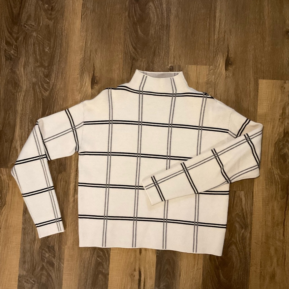 Max Studio White and Black Striped Mock Neck Sweater, size Small